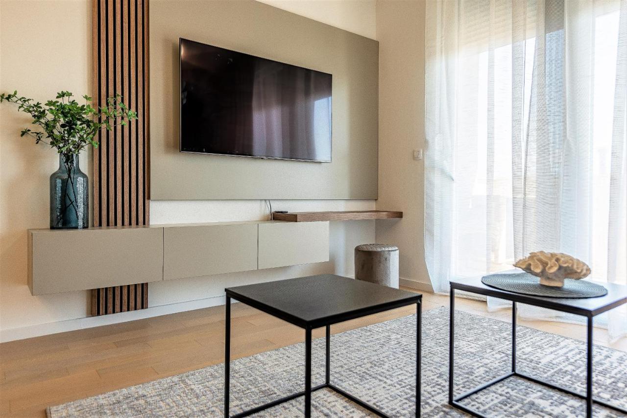 City Lux Apartment 2 - With Garage And Balcony 扎达尔 外观 照片