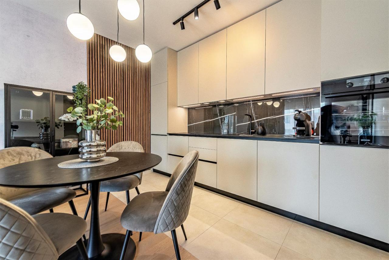 City Lux Apartment 2 - With Garage And Balcony 扎达尔 外观 照片